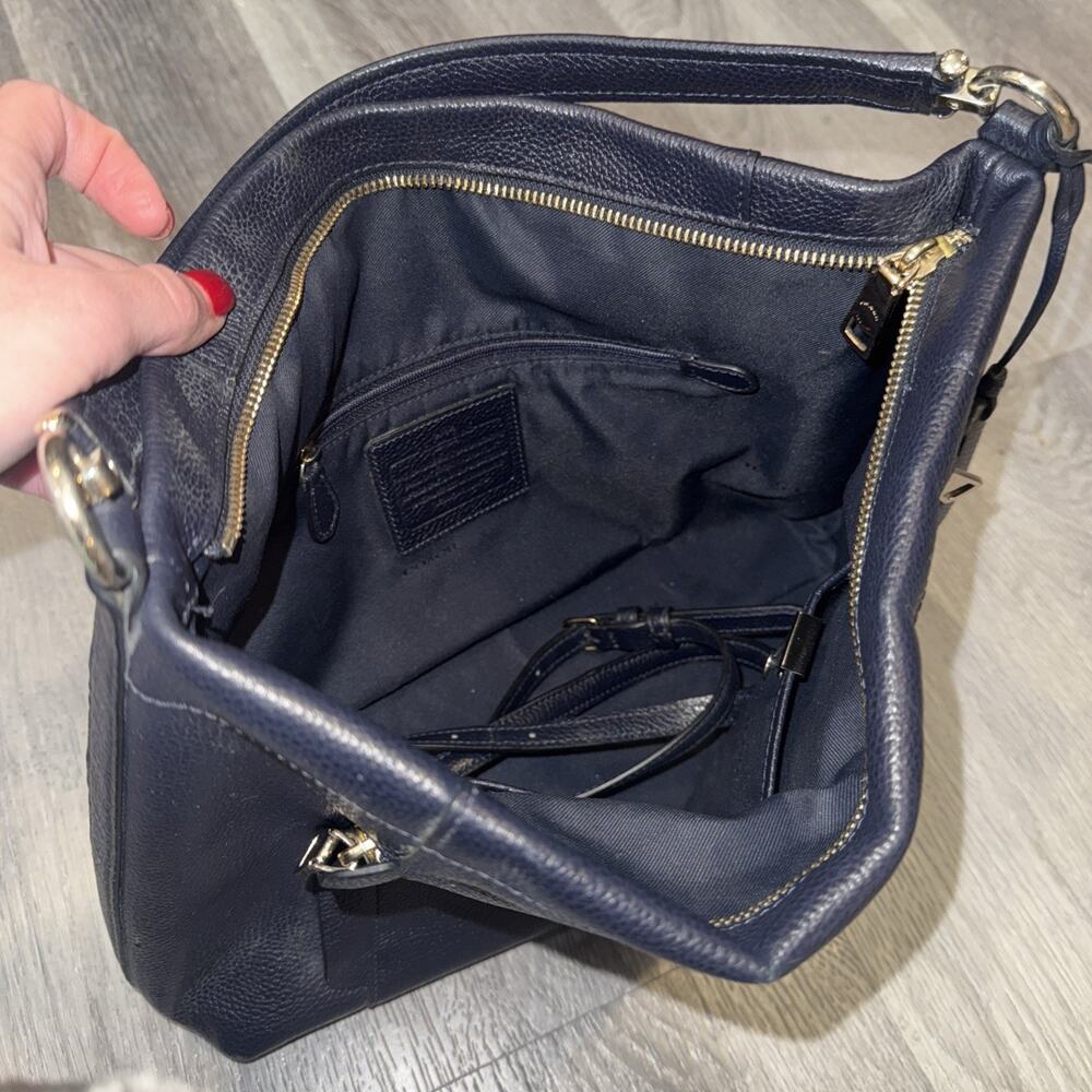 Authentic Coach LIKE NEW Navy Blue Pebbled Leather Shoulder Strap Gold Hardware - Picture 7 of 9